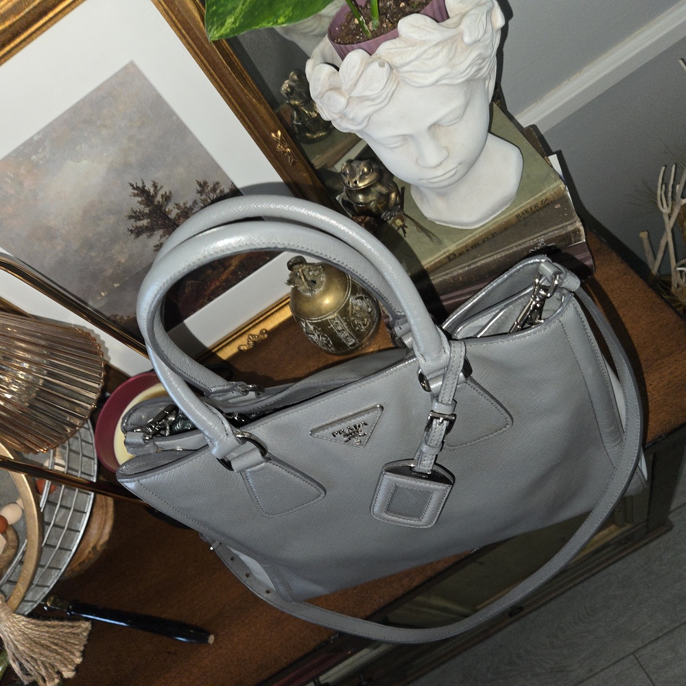 Trade... Do Not Buy Prada Galleria Saffiano leather tote in Two-tone grey - Picture 13 of 15